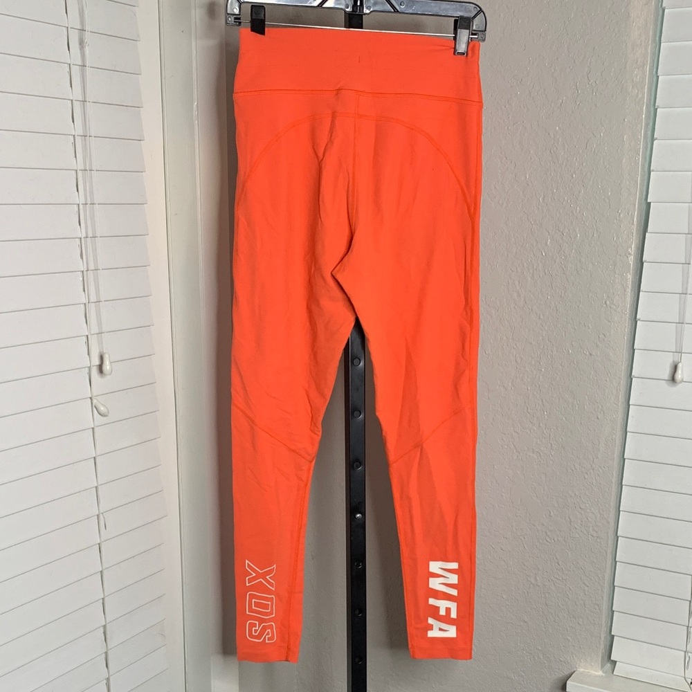 White fox SOX WFA pilates yoga athletic leggings medium